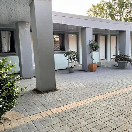 Blue Lantern Bed And Breakfast Kempton Park Bagian luar foto