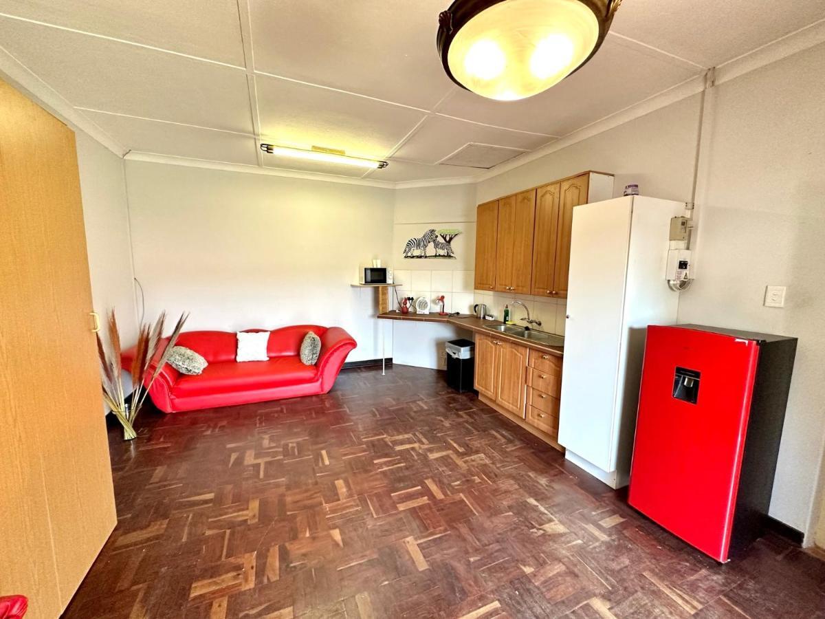 Blue Lantern Bed And Breakfast Kempton Park Bagian luar foto