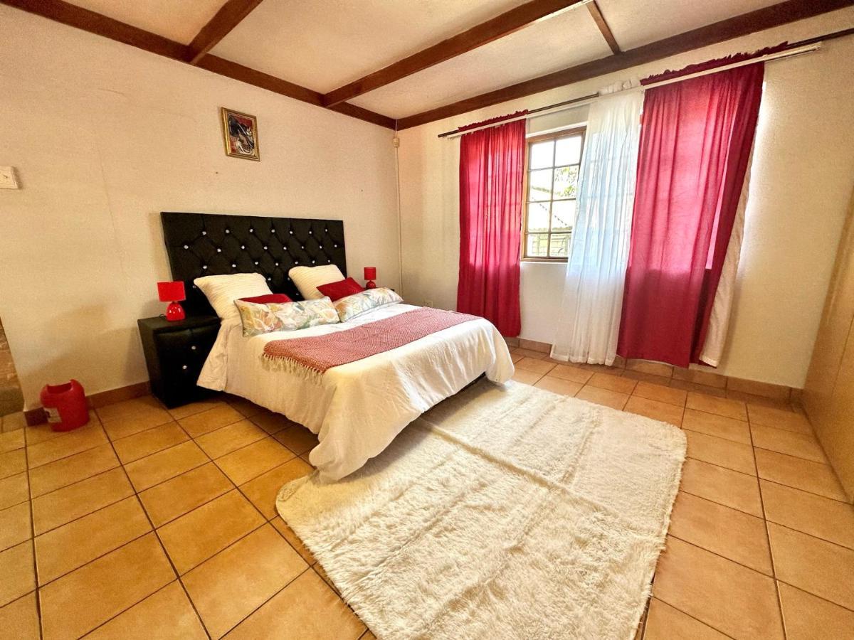 Blue Lantern Bed And Breakfast Kempton Park Bagian luar foto