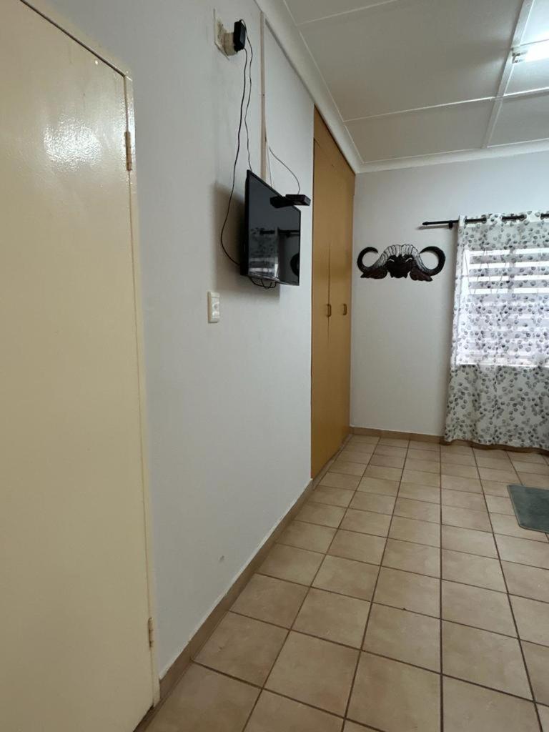 Blue Lantern Bed And Breakfast Kempton Park Bagian luar foto