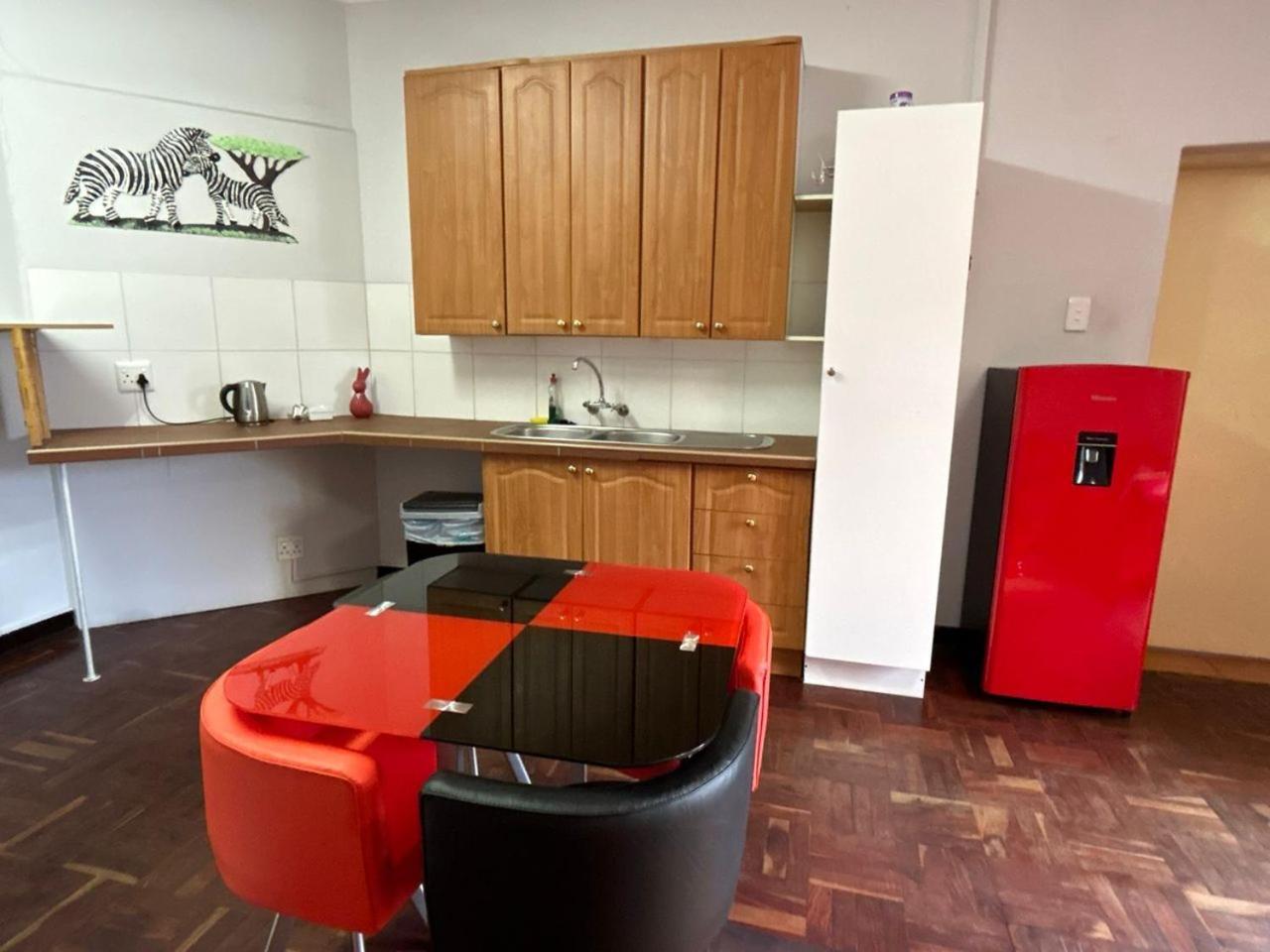 Blue Lantern Bed And Breakfast Kempton Park Bagian luar foto