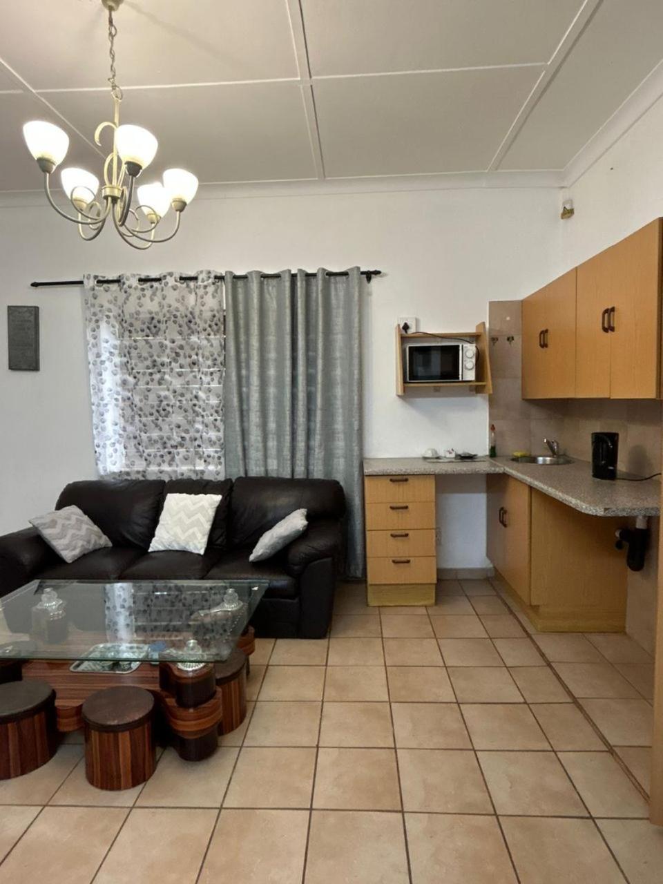 Blue Lantern Bed And Breakfast Kempton Park Bagian luar foto